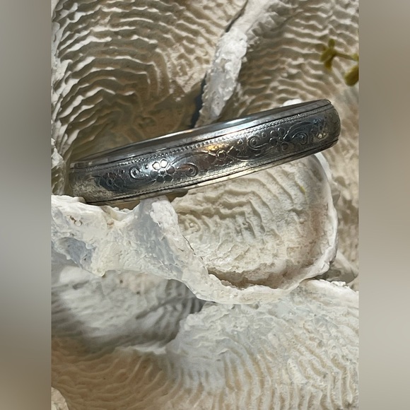 Beautiful Vintage Silver Tone Hollow Bangle Floral Etched Bracelet Heart Cutouts - Picture 3 of 7